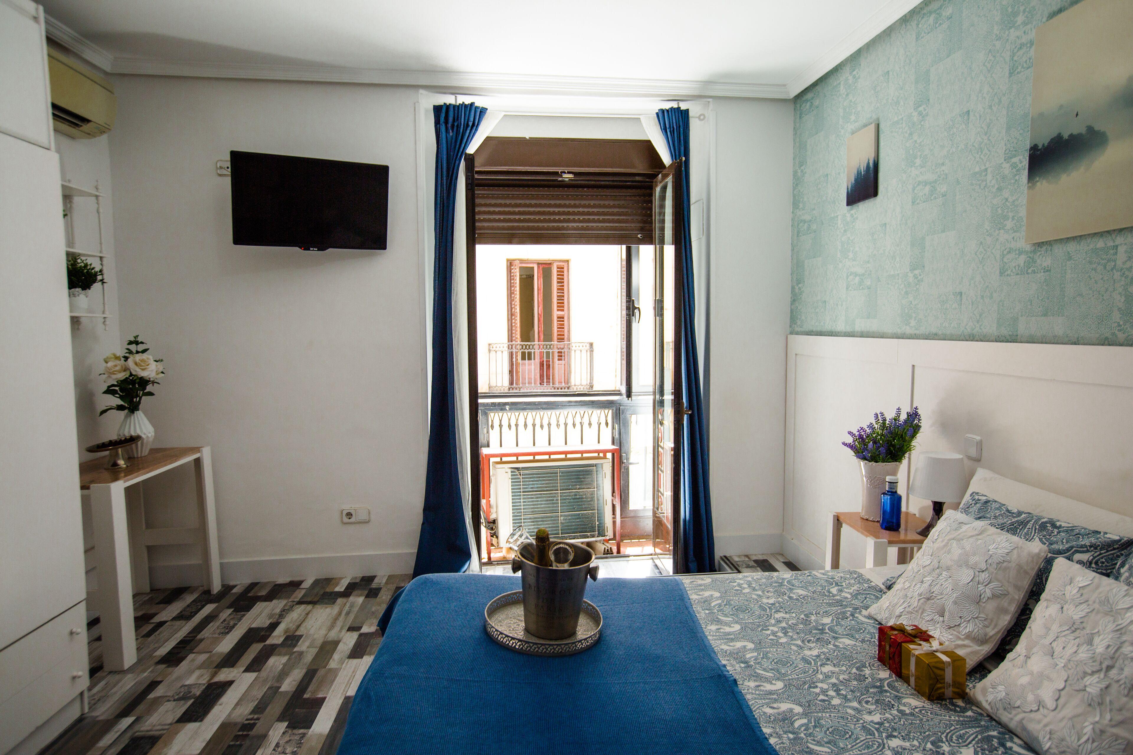 Hostal Adeco - Madrid — Foto 1